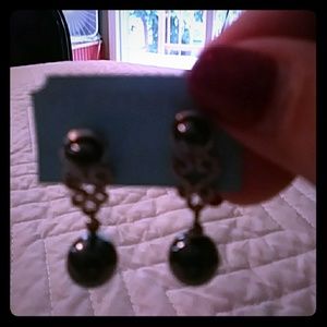 Piersed earnings gray pearls